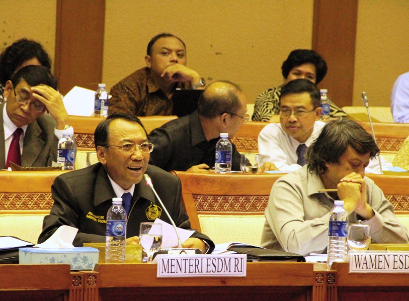 Pemerintah dan DPR Kembali Bahas Pengaturan BBM Bersubsidi 2012